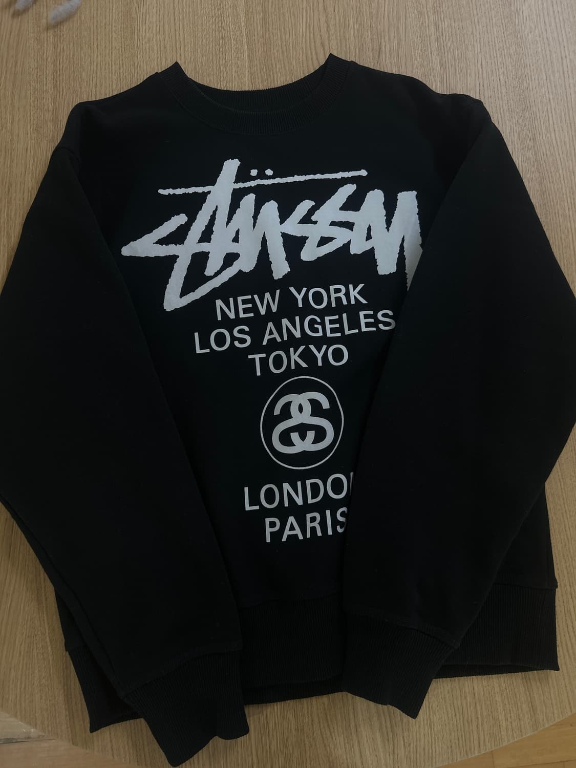 스투시 월드투어 맨투맨 상품이미지1