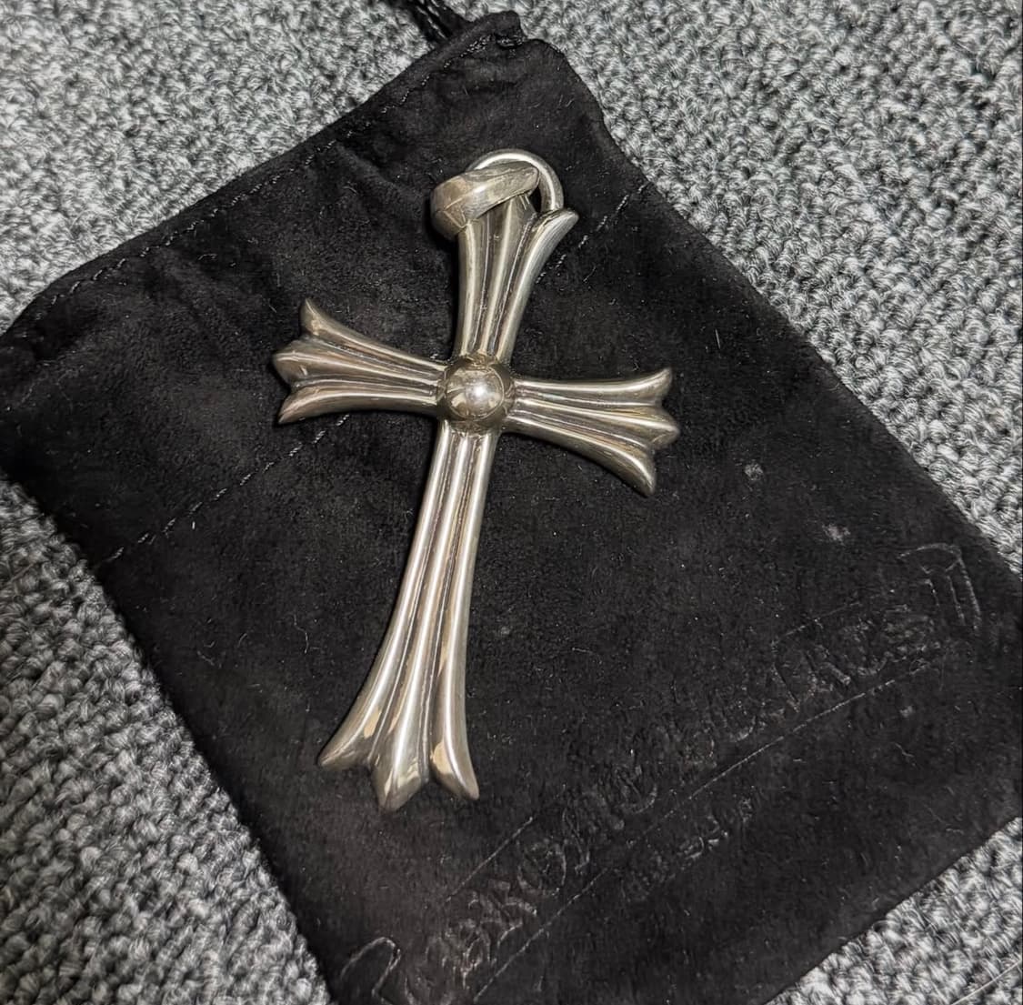 크롬하츠 라지 크로스 with 베일 펜던트 상품이미지1