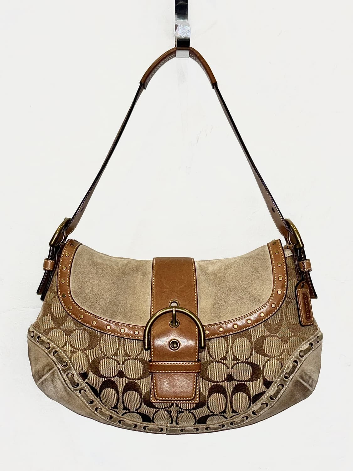 Coach 시그니처 숄더백 정품 / 몬치치 키링 증정 상품이미지1