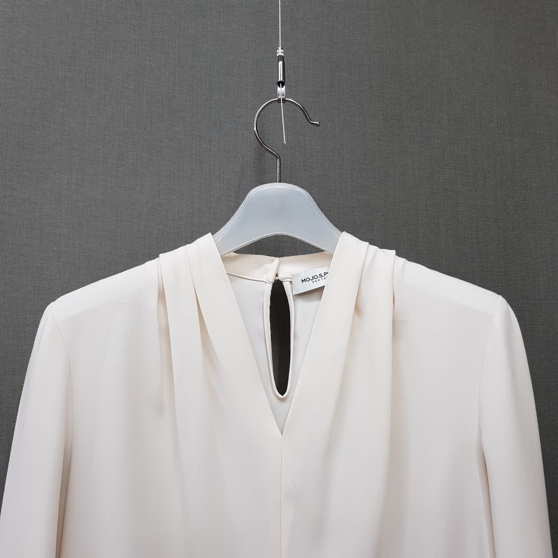 모조에스핀 V넥 스카프 디테일 블라우스 S사이즈 상품이미지2