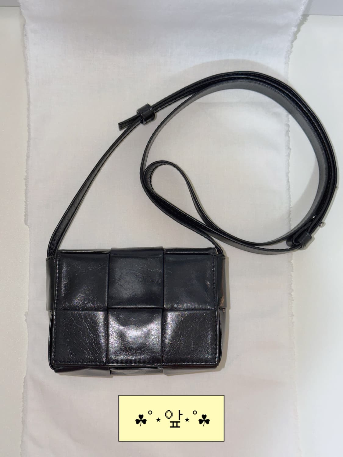 보테가 베네타 미니 레더 카세트백 블랙 상품이미지2