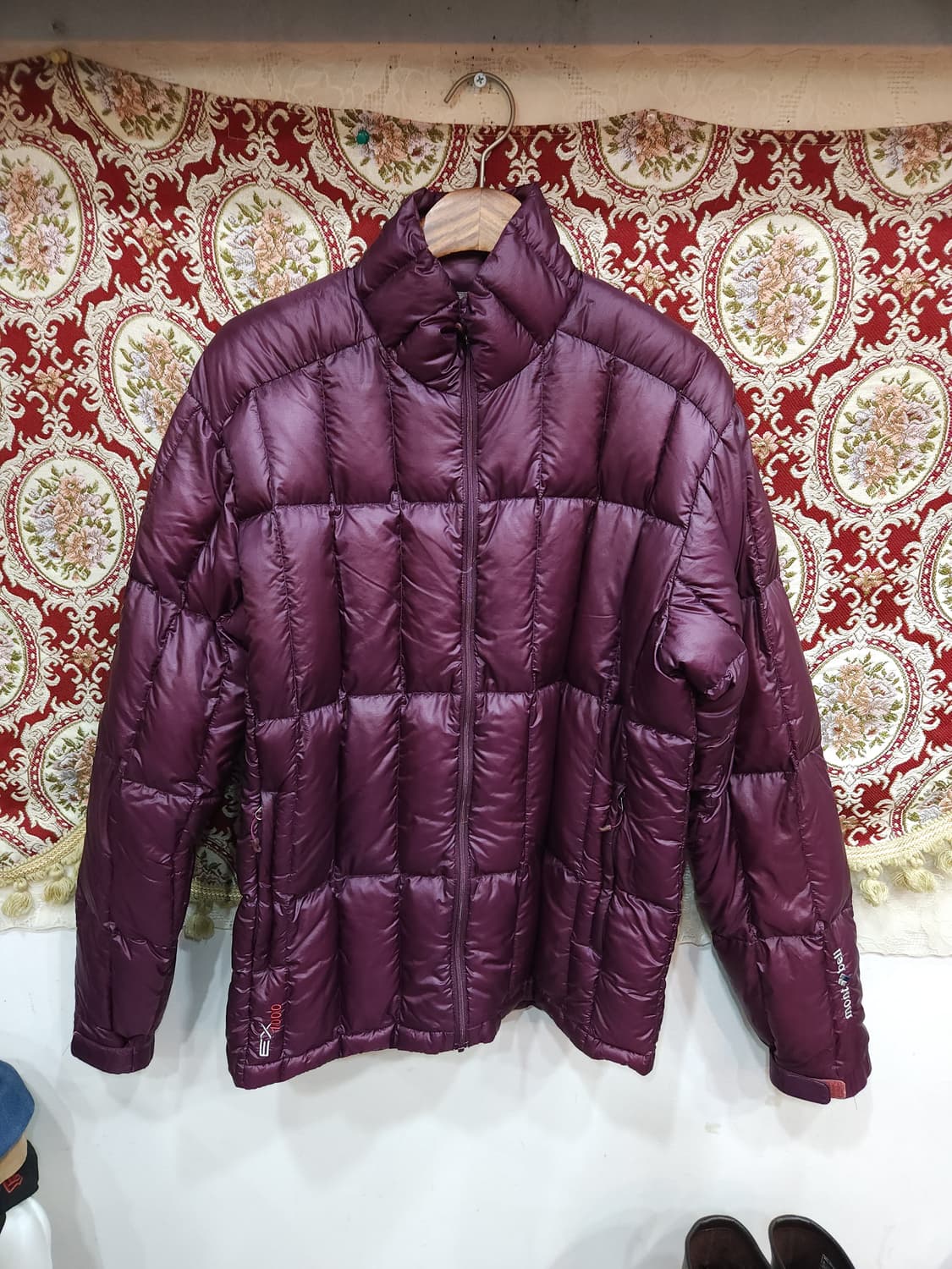 몽벨 1000필 구스 경량 패딩 점퍼
​
 상품이미지2