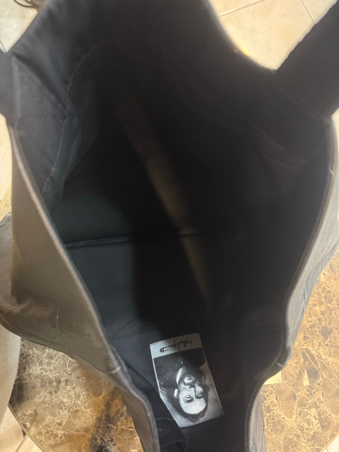 정품 요지야마모토 레더 쇼퍼백 팝니다 상품이미지6