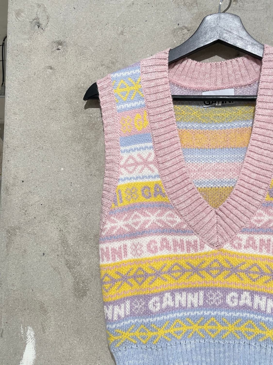 가니 믹스 그래픽 V넥 울 니트 베스트 상품이미지2