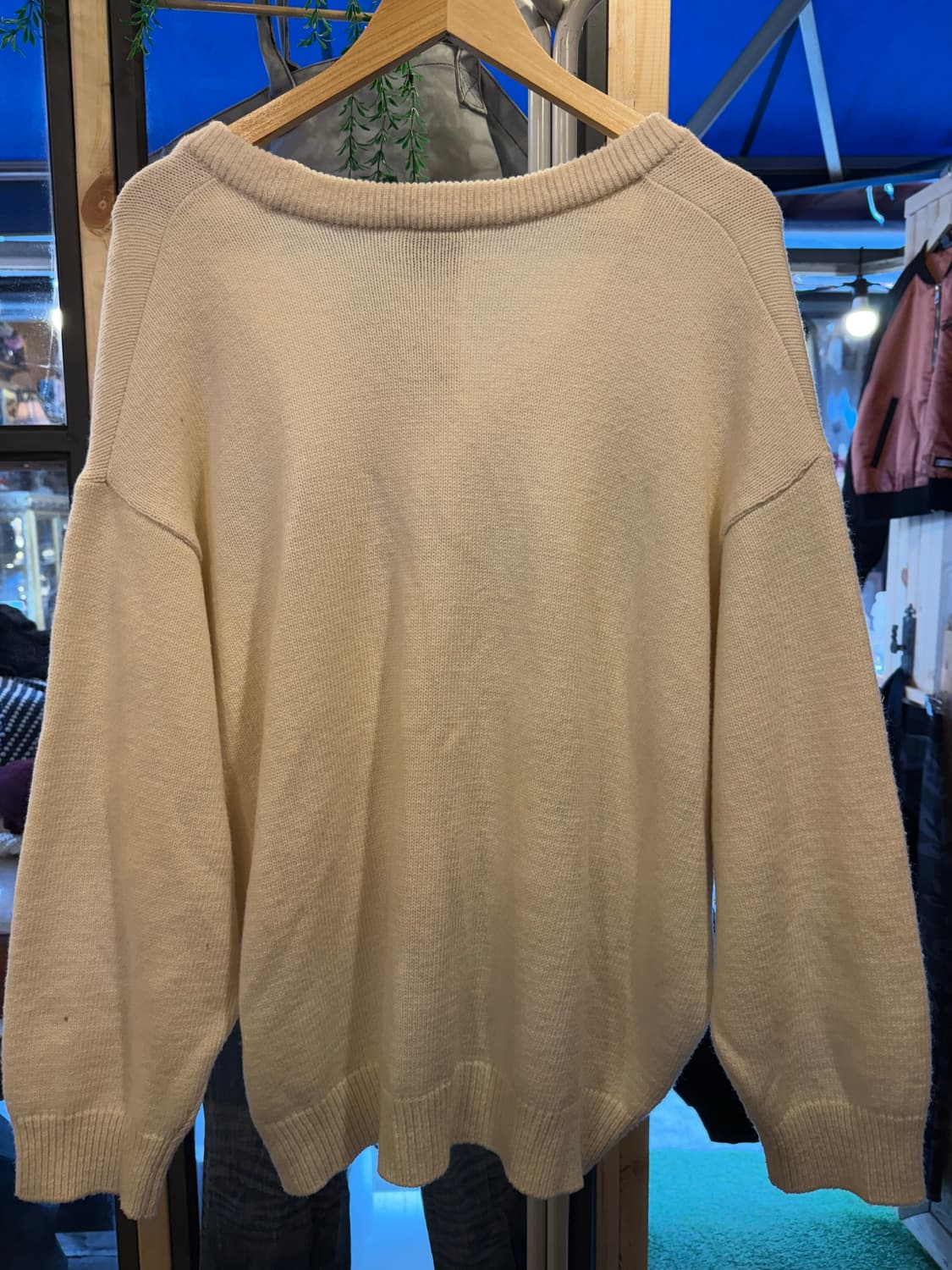 우알롱 브이넥 니트 가디건 화이트 상품이미지4