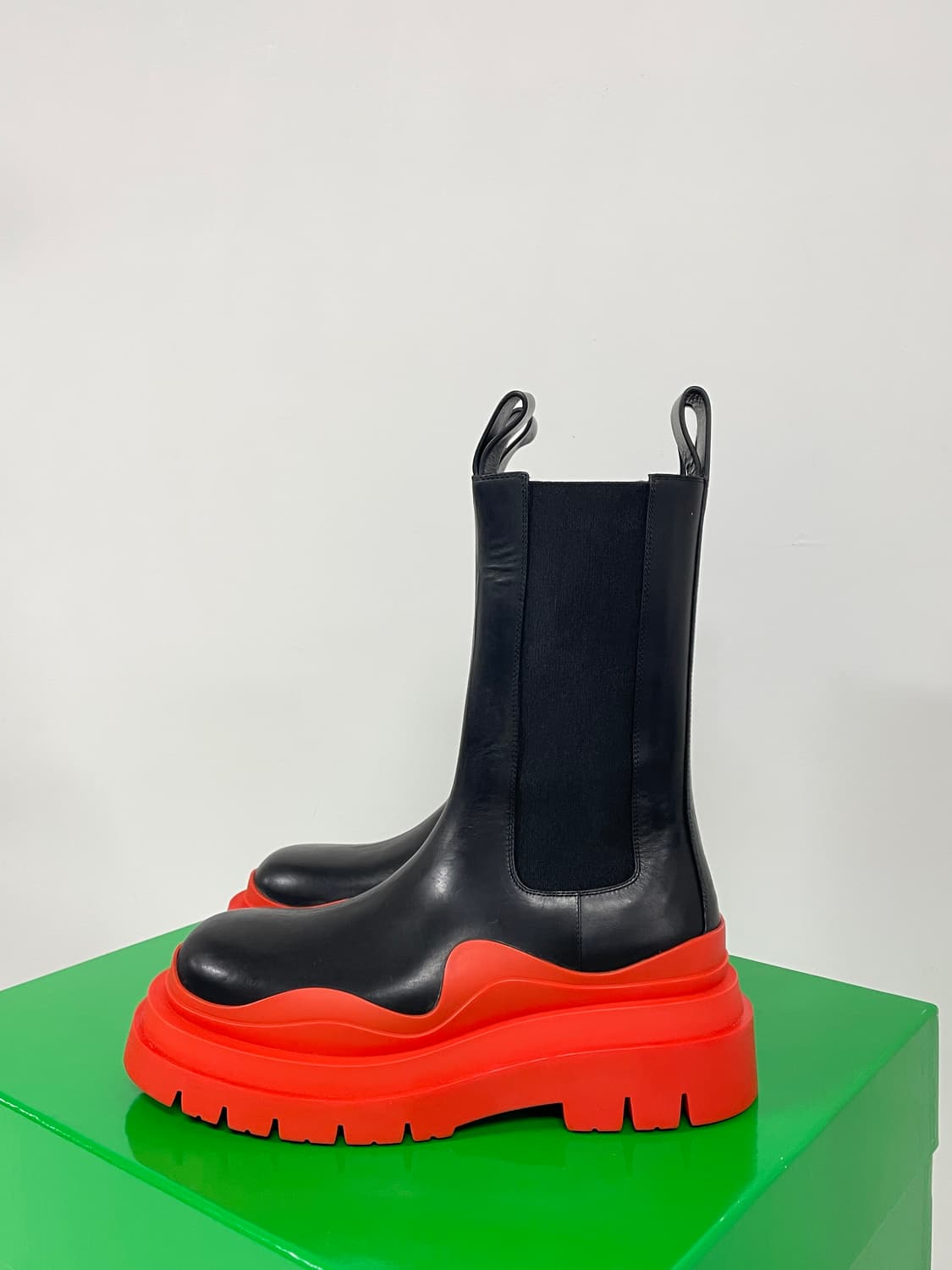 새상품 보테가 베네타 타이어 첼시 부츠 블랙 선버스트 상품이미지7