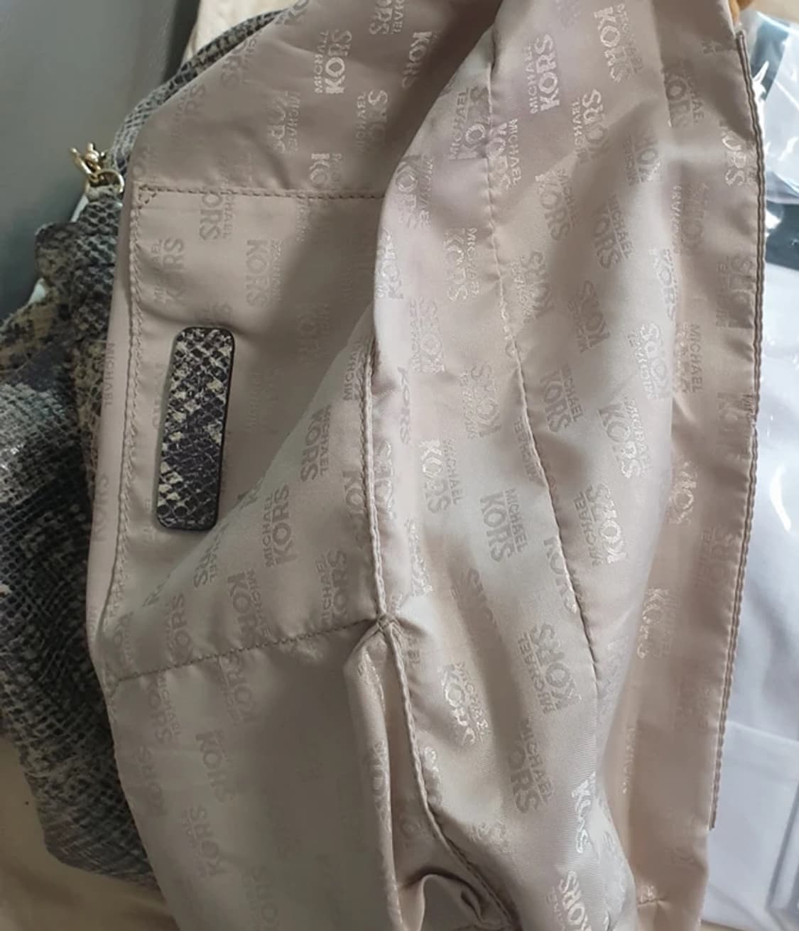 Michael Kors Python Hobo bag 상품이미지7