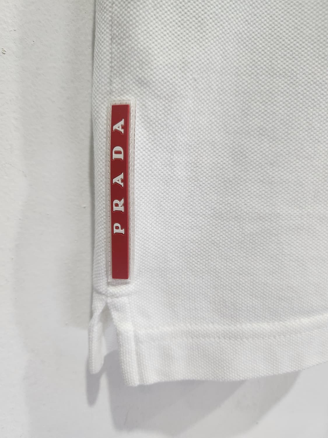 프라다 화이트 네이비 배색 폴로티 XL 정품 상품이미지3