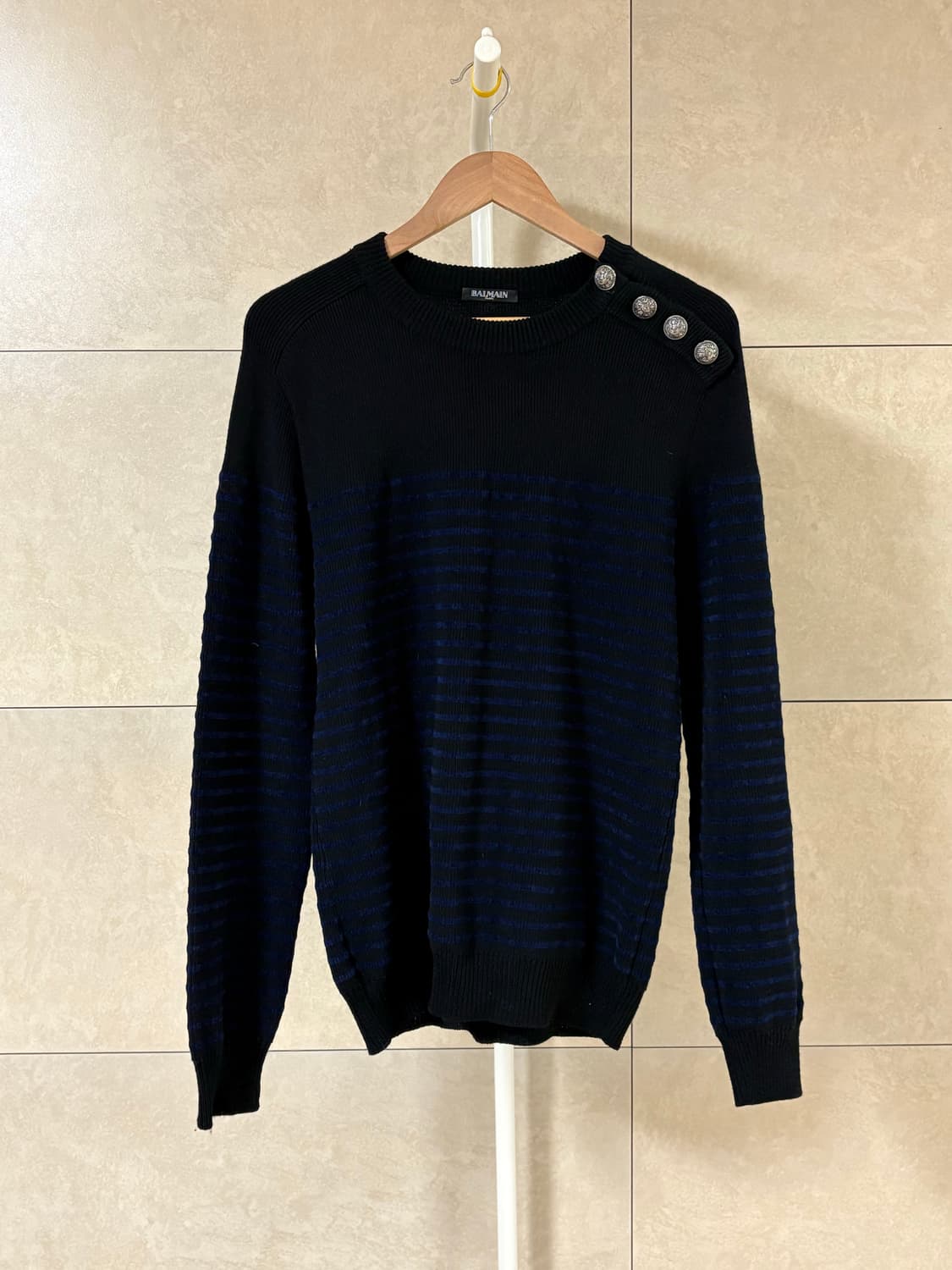 발망 스트라이프 견장 니트 상품이미지1