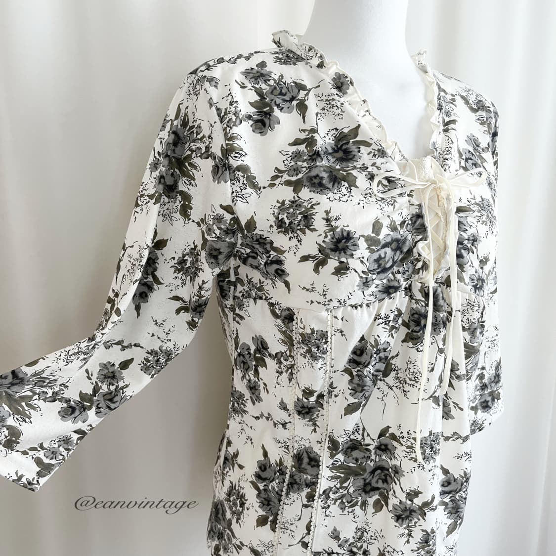 gray flower lace ribbon top 상품이미지3
