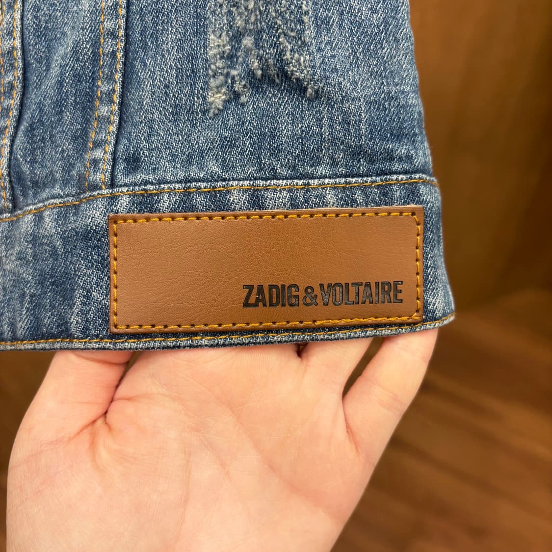 쟈딕 앤 볼테르 데님 베스트 스컬 플라워 자수 가죽 패치 디테일 중청 상품이미지9