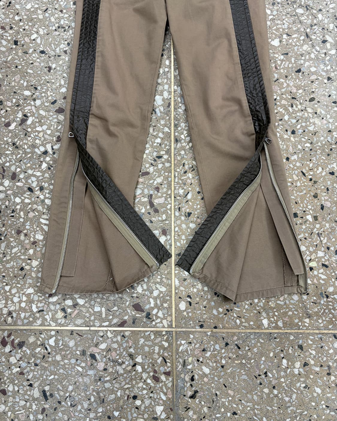 드리스 반 노튼 파이핑 디테일 지퍼 팬츠 상품이미지6