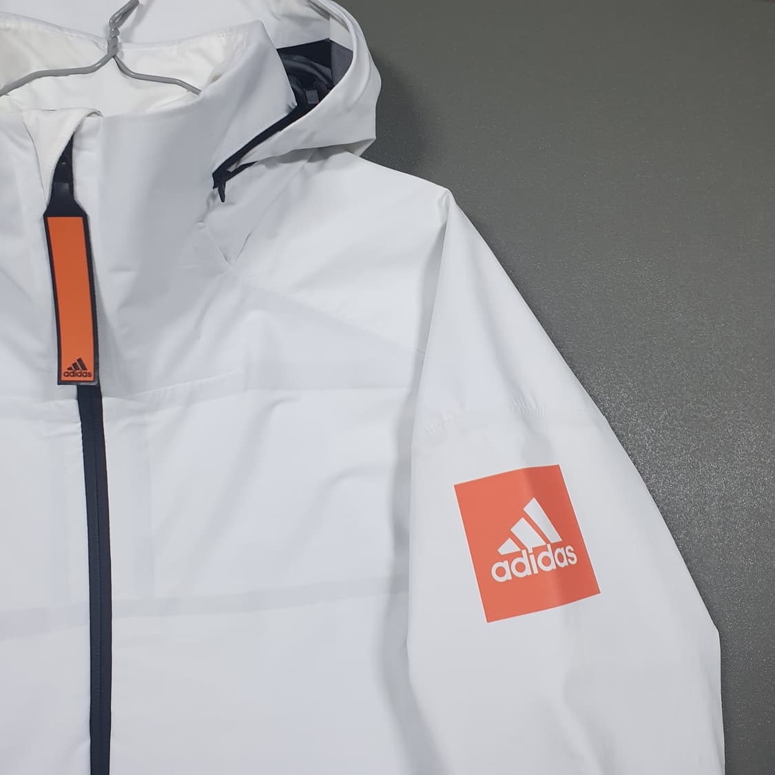 실측 여성 M) 아디다스 신형 마이 쉘터 레인 자켓 바람막이 화이트 희귀 상품이미지4