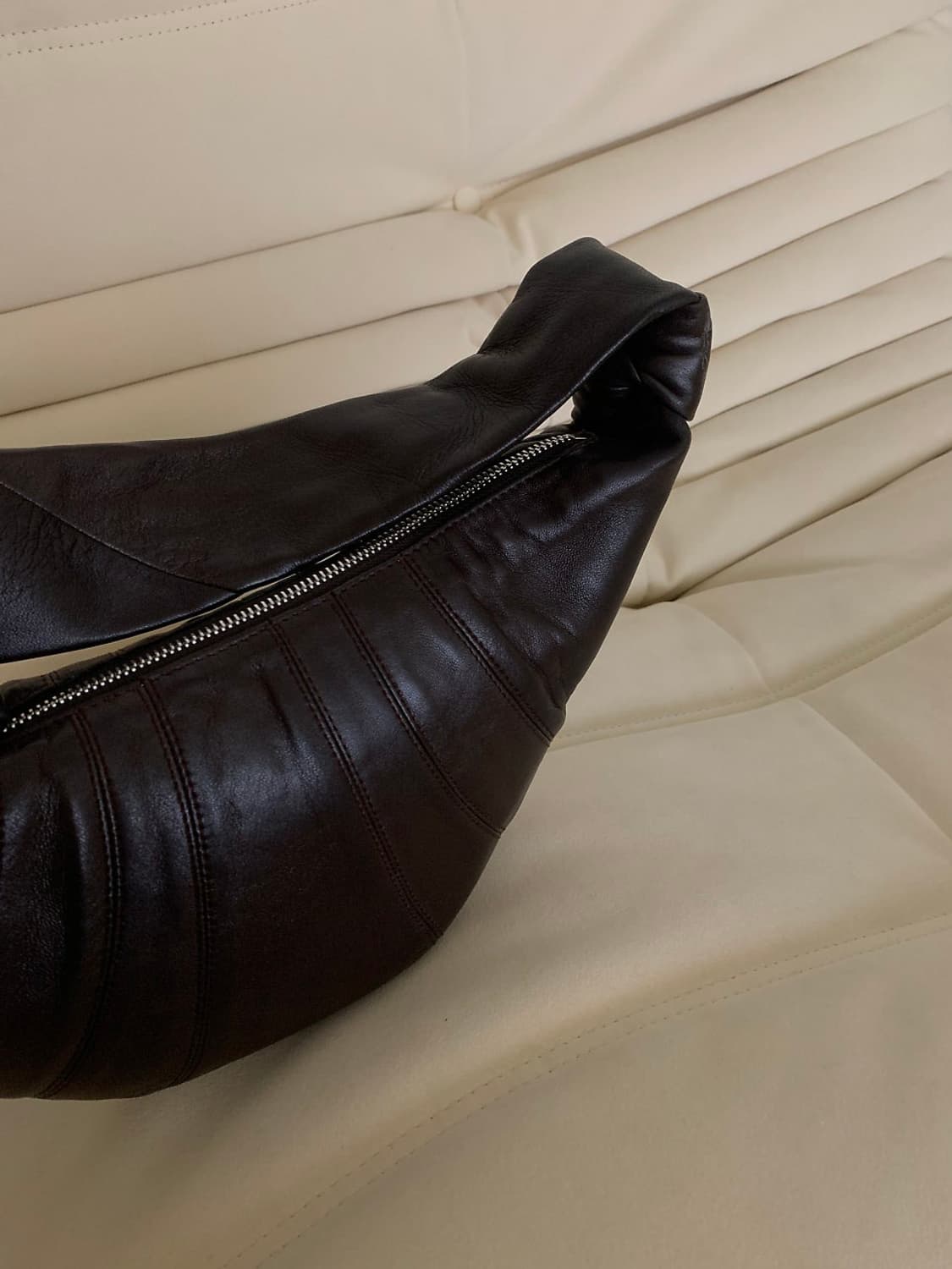 르메르 크루아상백 스몰 다크초코 상품이미지8