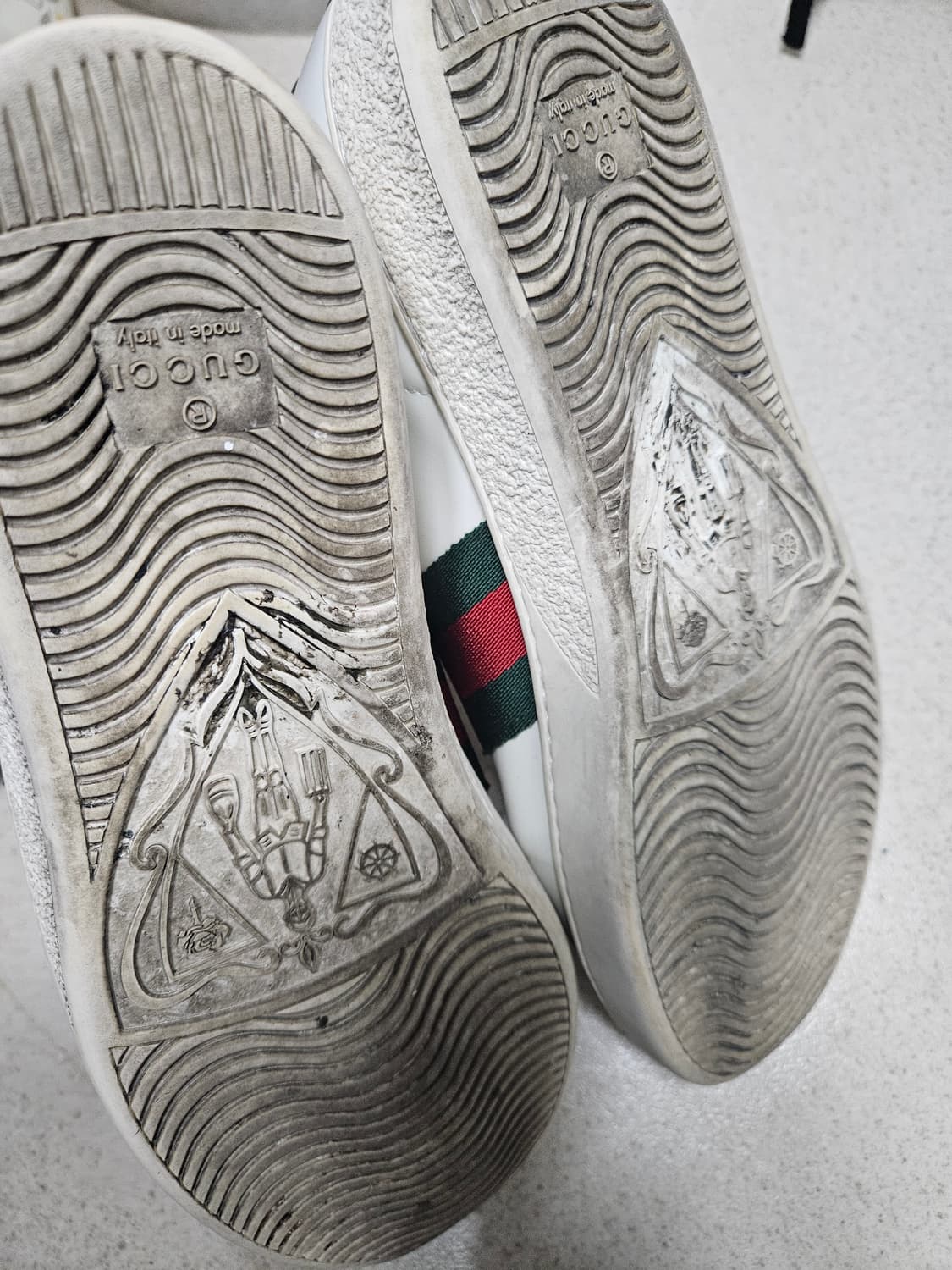 구찌 꿀벌 스니커즈 37반 사이즈 상품이미지3