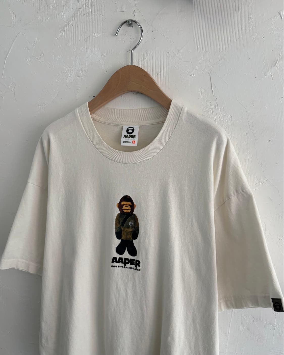Aape 에이프 아이보리 메디콤보이 그래픽 티셔츠 상품이미지2
