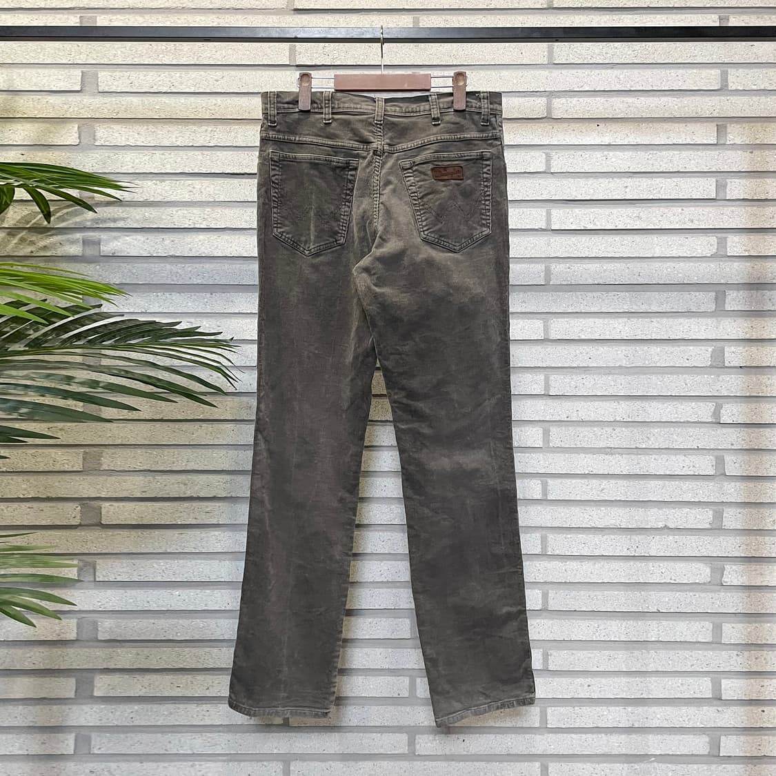 Wrangler 랭글러 코듀로이 팬츠 일자펫 백 로고 디테일 그레이 상품이미지3