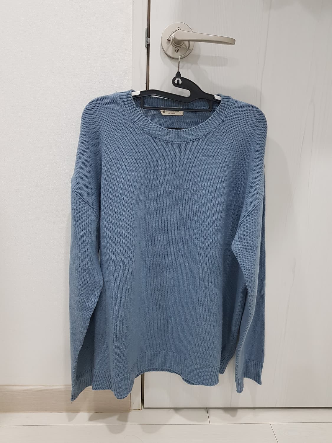 [옷장정리] 하늘색 라운드넥 니트 상품이미지1