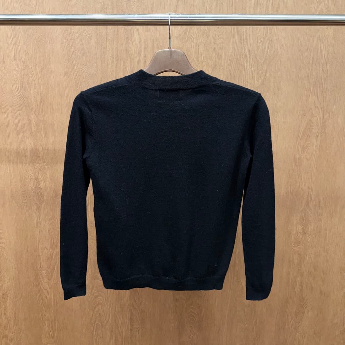 빔바이롤라 라운드넥 긴팔 울 니트 올오버 그린 스타 자수 디테일 블랙 상품이미지3