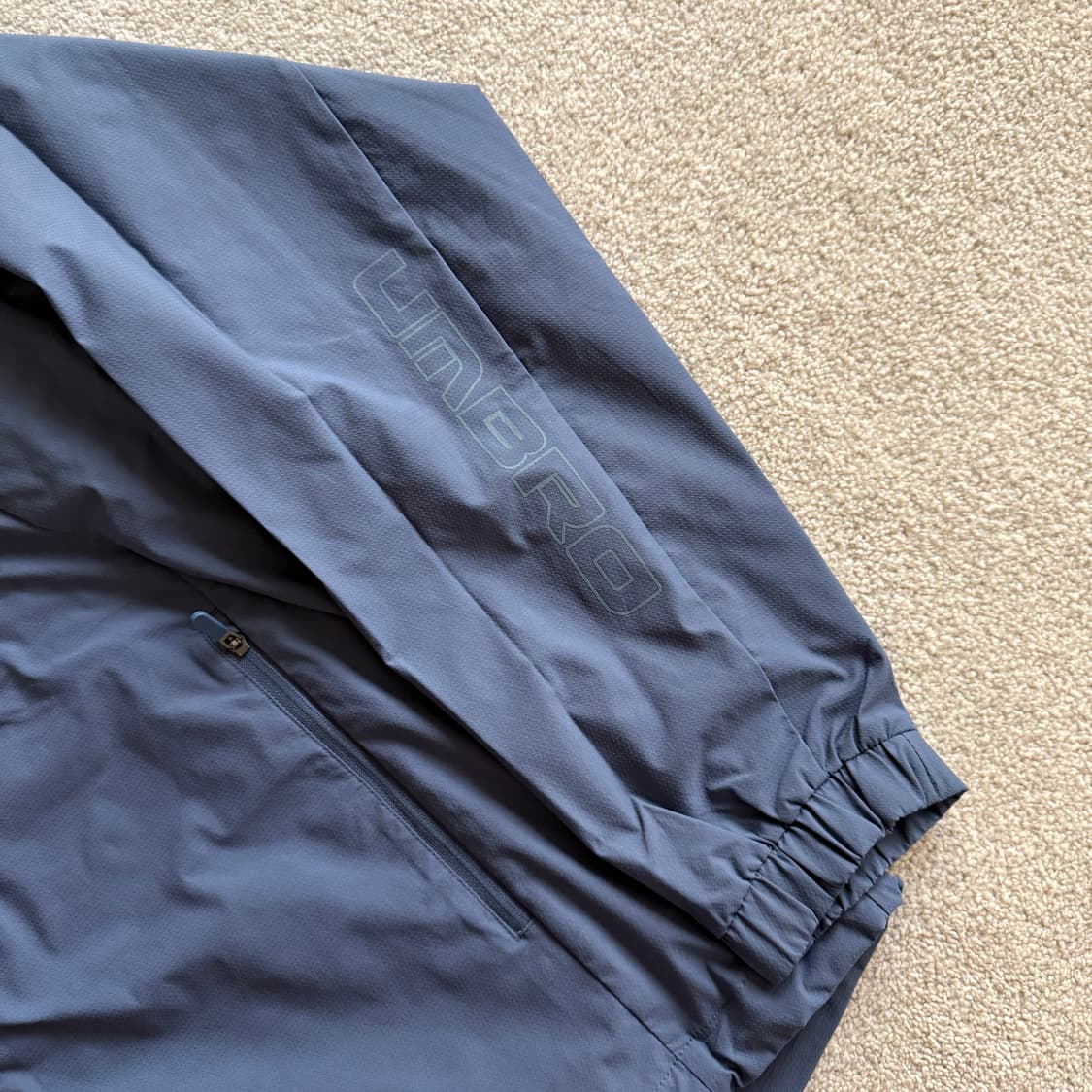 엄브로 나이트런 베이직 후드 러닝 트레이닝 자켓 상품이미지4