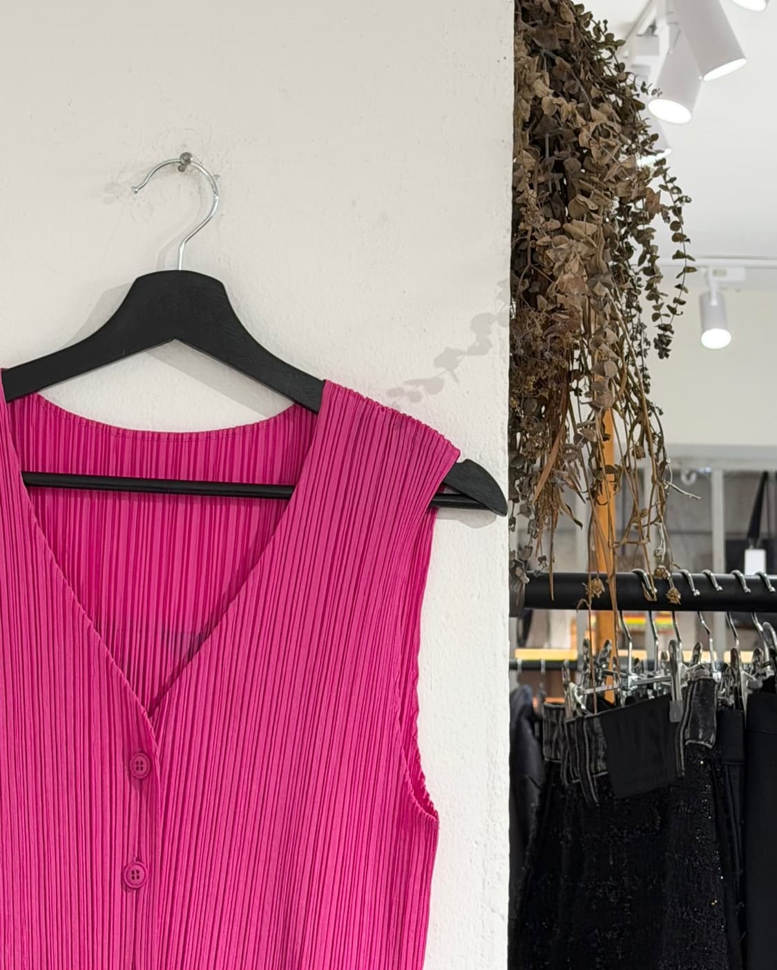 플리츠 플리즈 핑크 버튼업 백 프린팅 슬리브리스 탑 상품이미지3