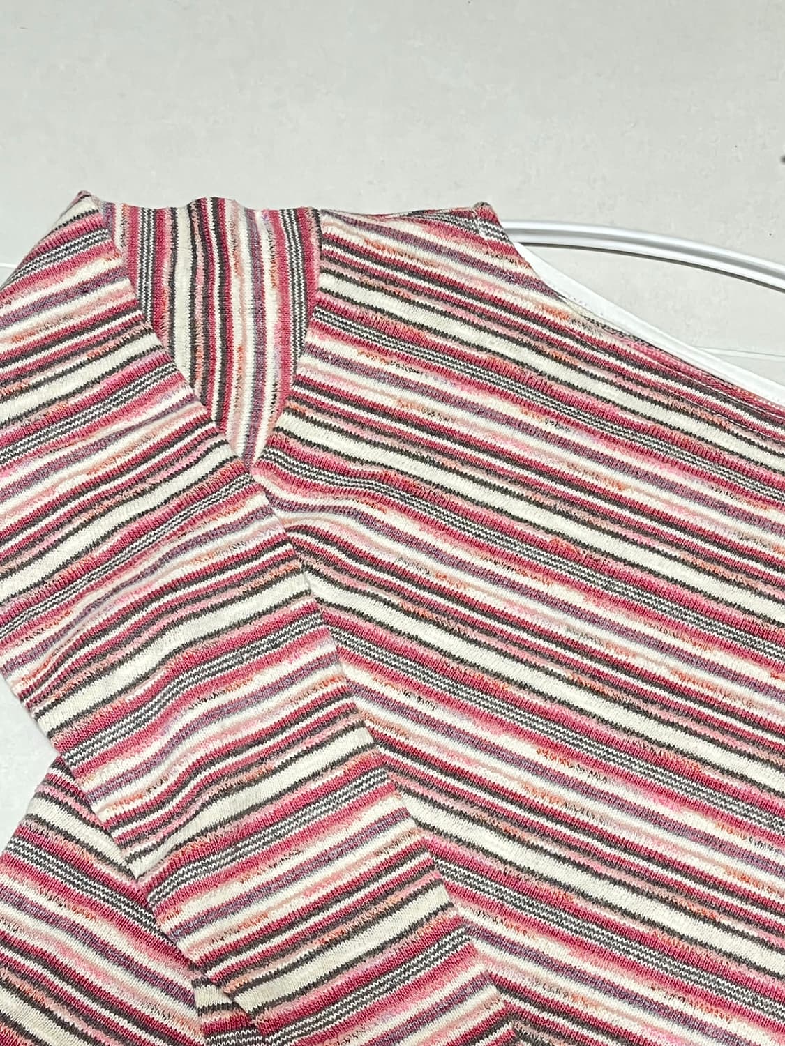 스트라이프 세미 크롭 탑  상품이미지1