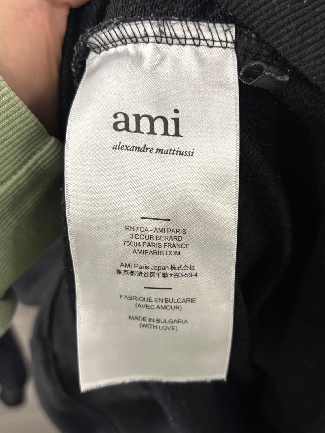 아미 스몰 하트 로고 맨투맨 블랙 상품이미지4