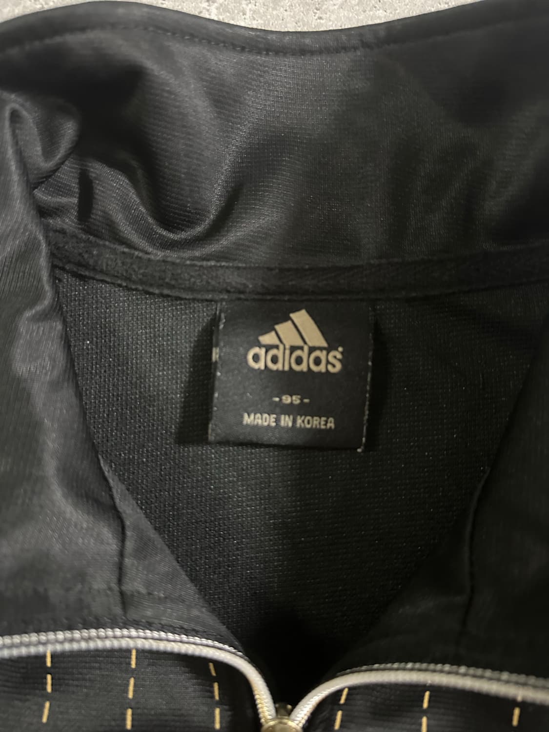 00s adidas 올드스쿨 블랙 골드 핀스트라이프 트랙탑 상품이미지5