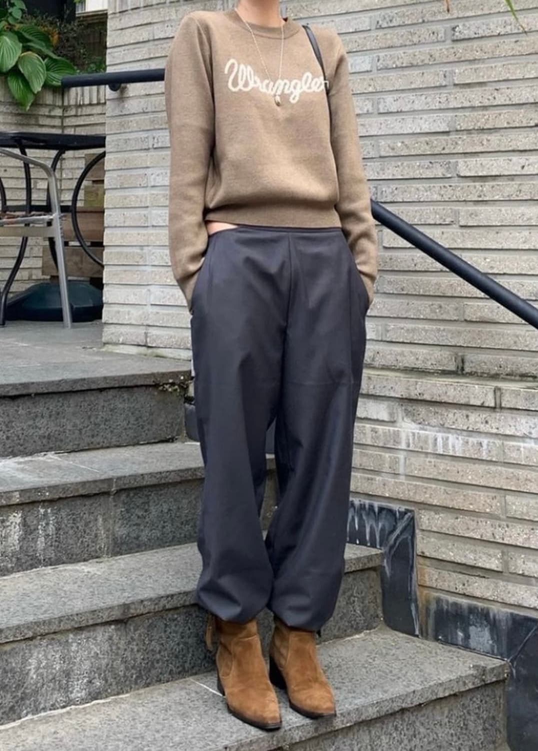 랭글러 라운드 니트 상품이미지1