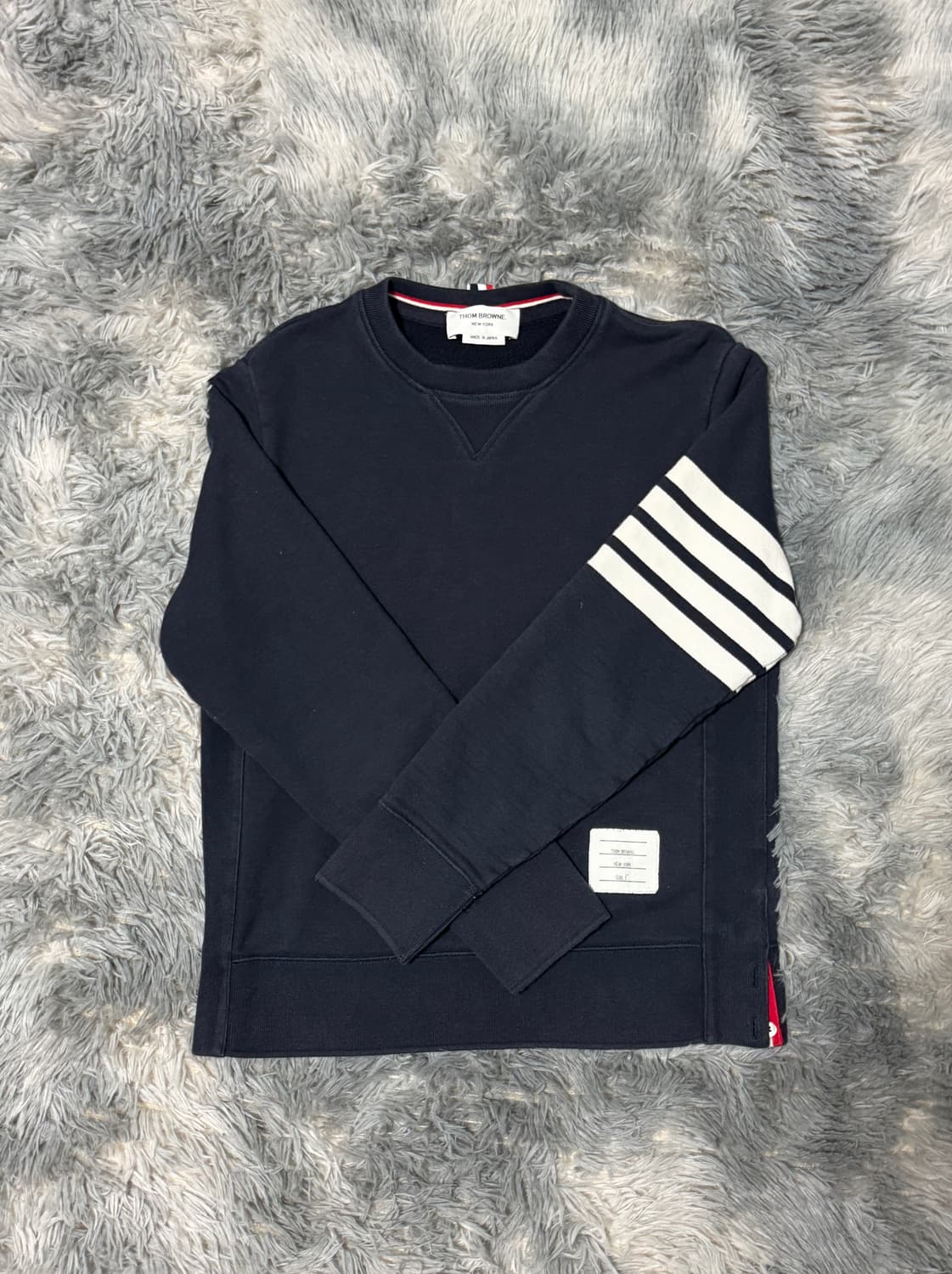 톰브라운 사선완장 맨투맨 네이비 {size 2} 상품이미지1