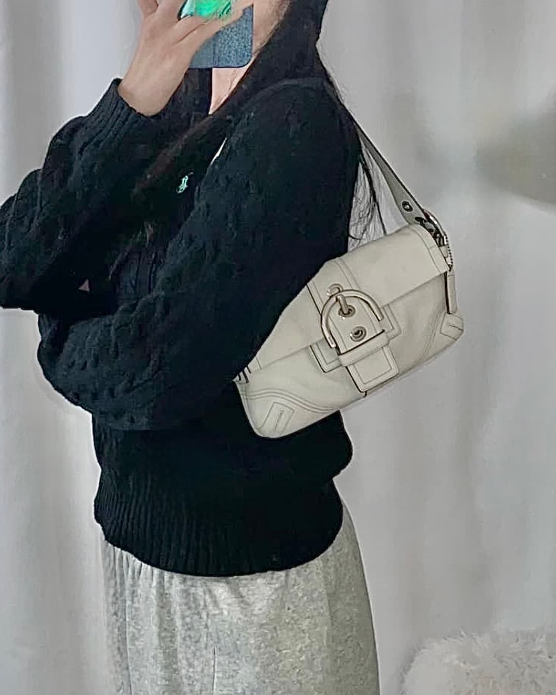 코치 버클 화이트 아이보리 가죽 바게트백 숄더백 토드백 사첼백 호보백  상품이미지2