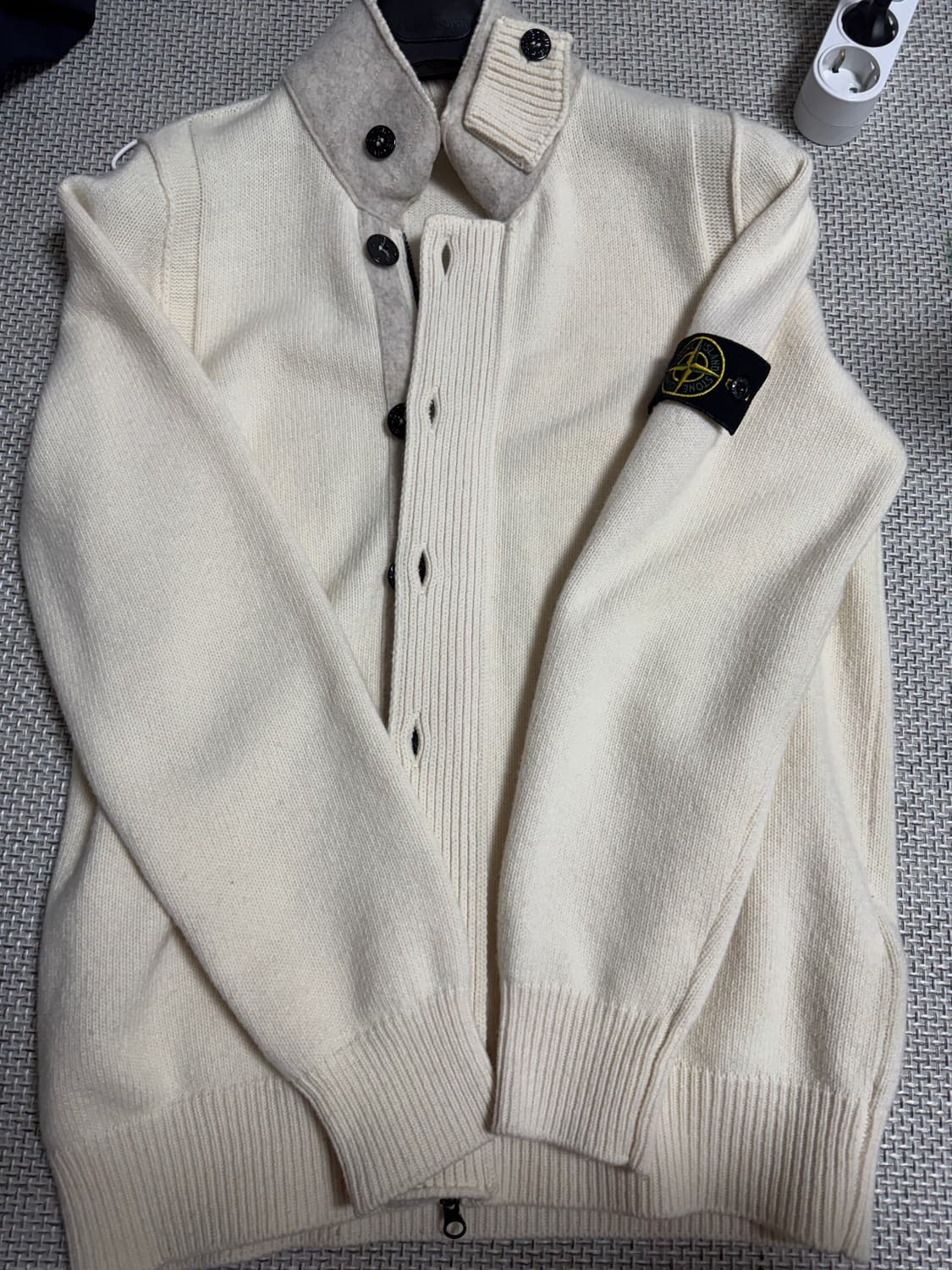 [23fw/새상품급]신형 스톤아일랜드 램스울 니트가디건 아이보리 L 상품이미지1