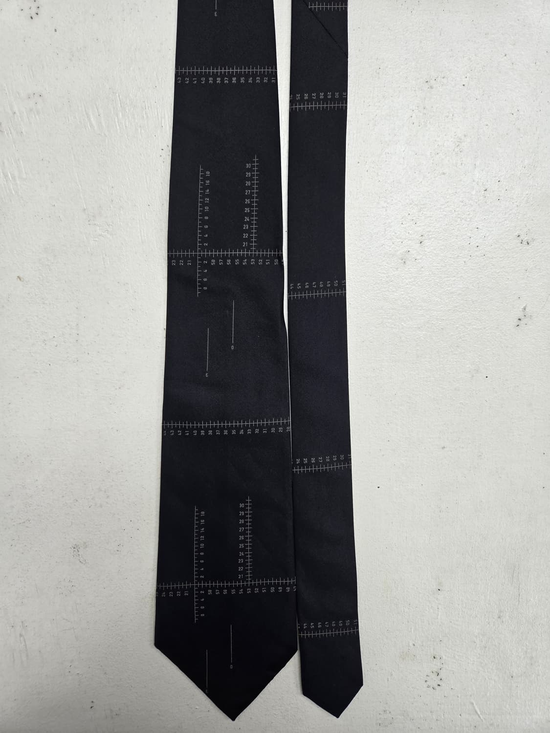 장 폴 고티에 블랙 눈금자 패턴 넥타이 상품이미지1