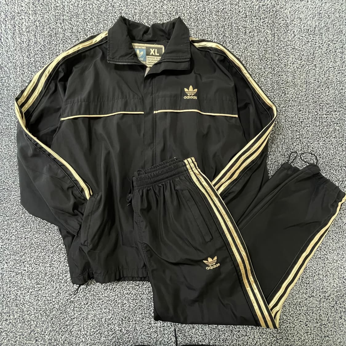 빈티지9. 아디다스 00's 블랙 골드 셋업 바람막이 트랙탑 츄바 상품이미지1