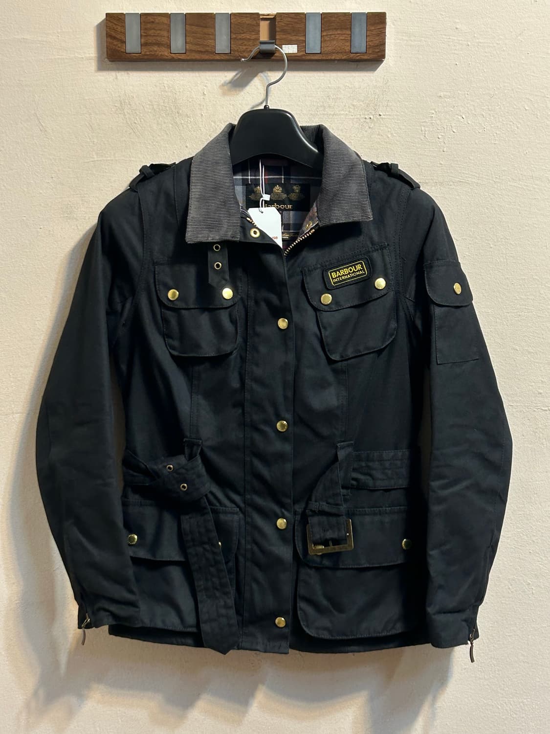 바버 인터네셔널 벨티드 왁스 자켓  상품이미지1