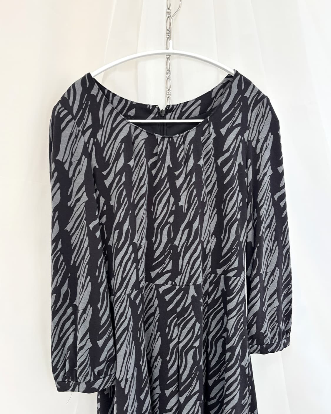 asymmetrical wave pattern pleats ops 상품이미지4