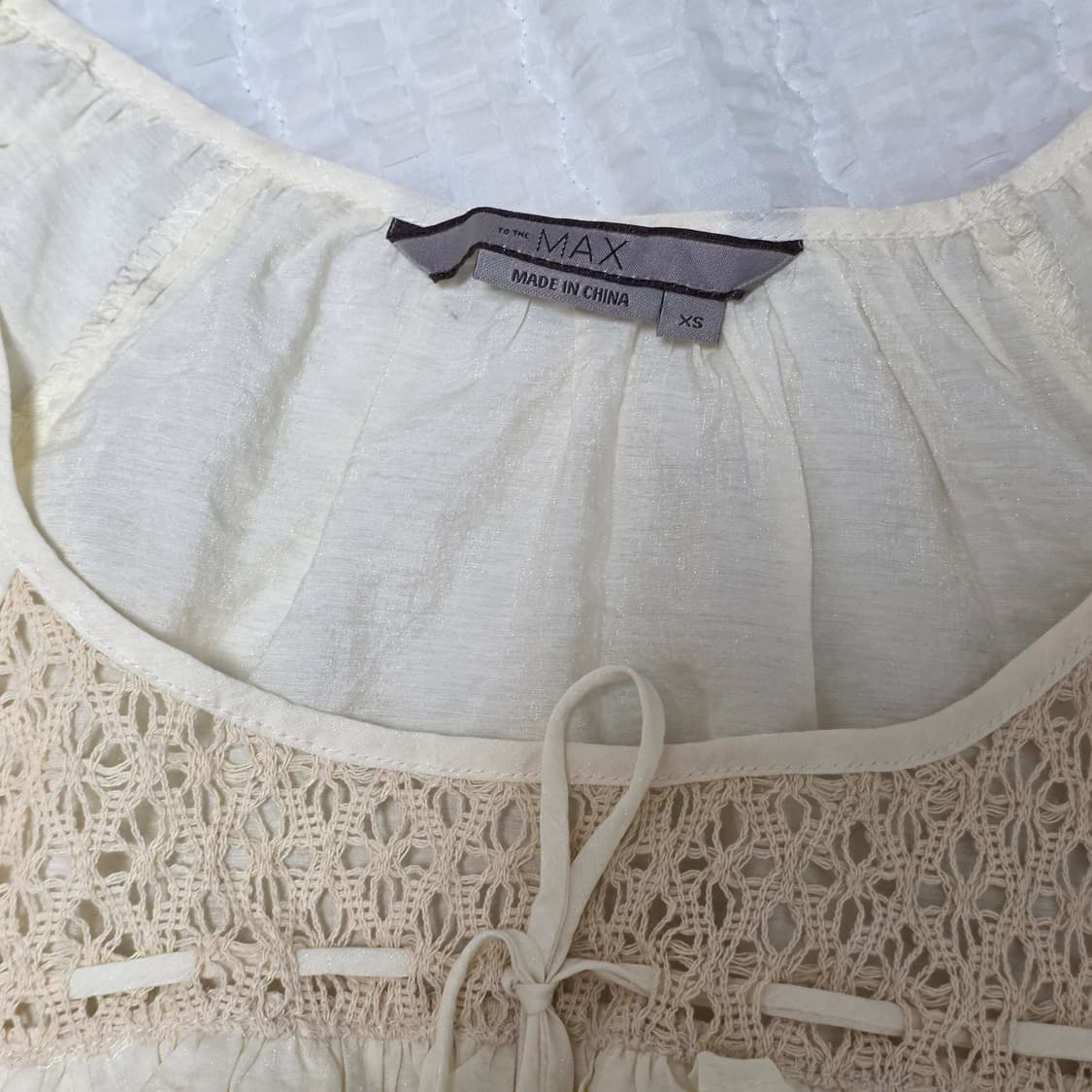 유럽빕티지) 모리걸st 라떼 아이보리 레이스니트짜임 퍼프 반팔블라우스 상품이미지3