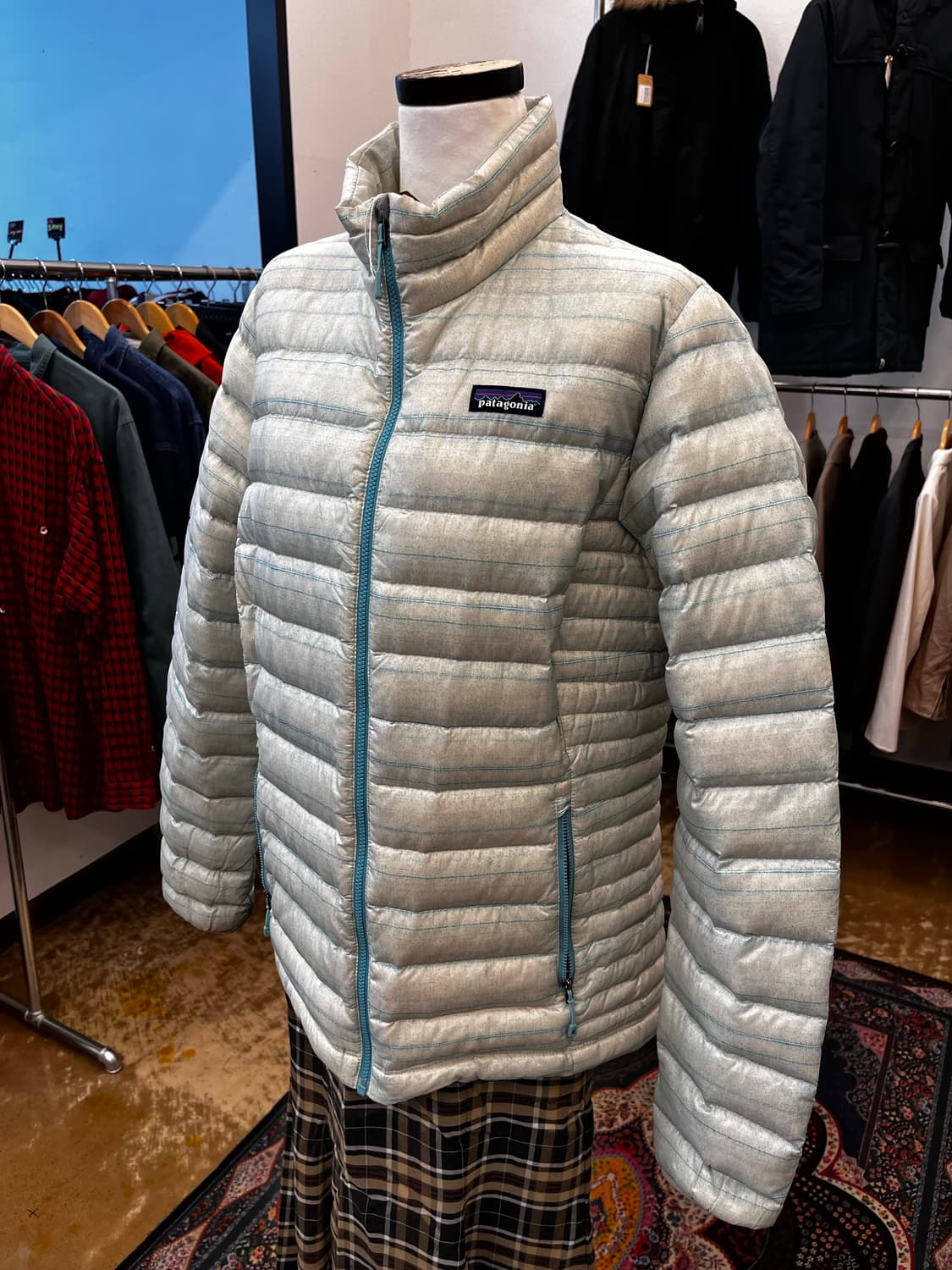 파타고니아 구스 다운 라이트 푸퍼 재킷 상품이미지1