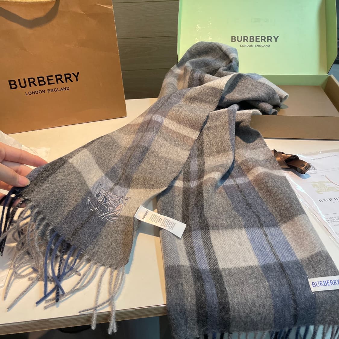 버버리 양면 머플러 램스울 100% 추동 단품
 상품이미지6