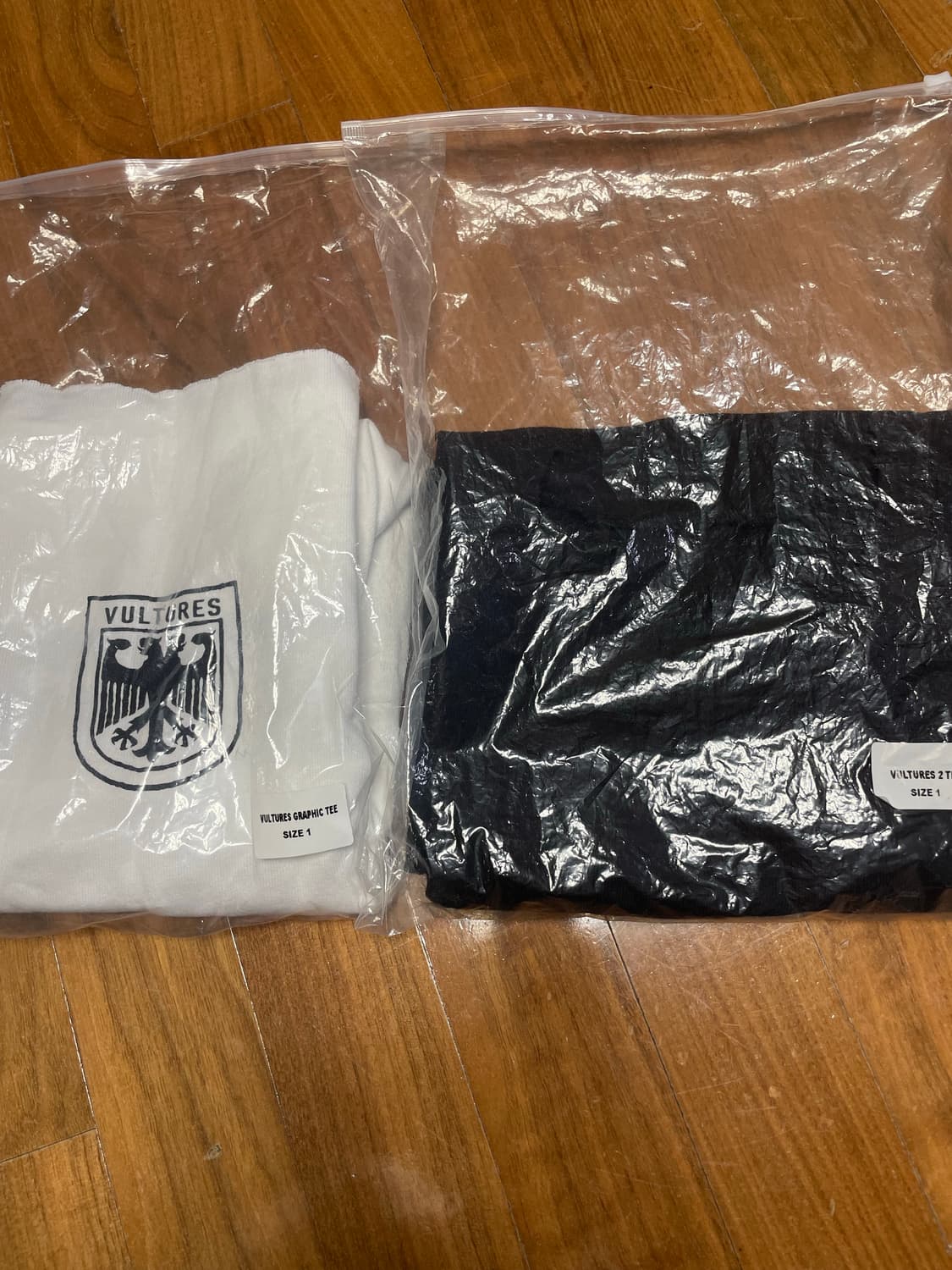 벌쳐스 티셔츠 사이즈 1  리스닝 파티 구매 일괄판매 상품이미지1