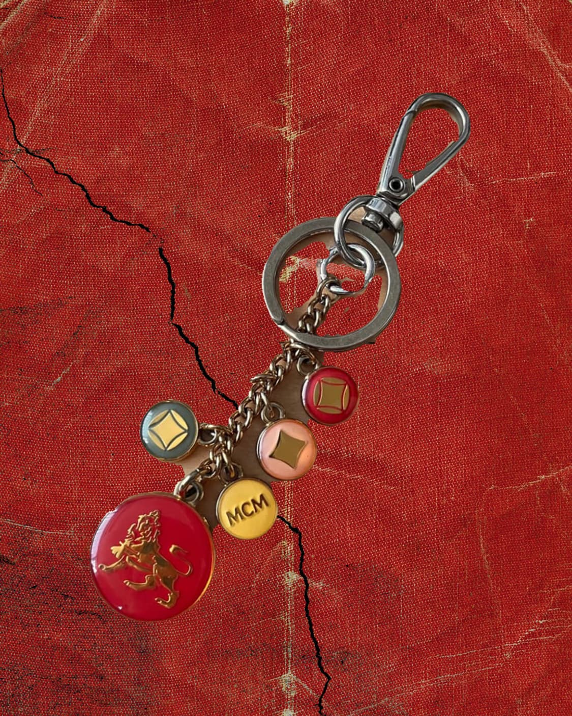 MCM 90s 모노그램 참 메달리온 키링 골드 상품이미지1