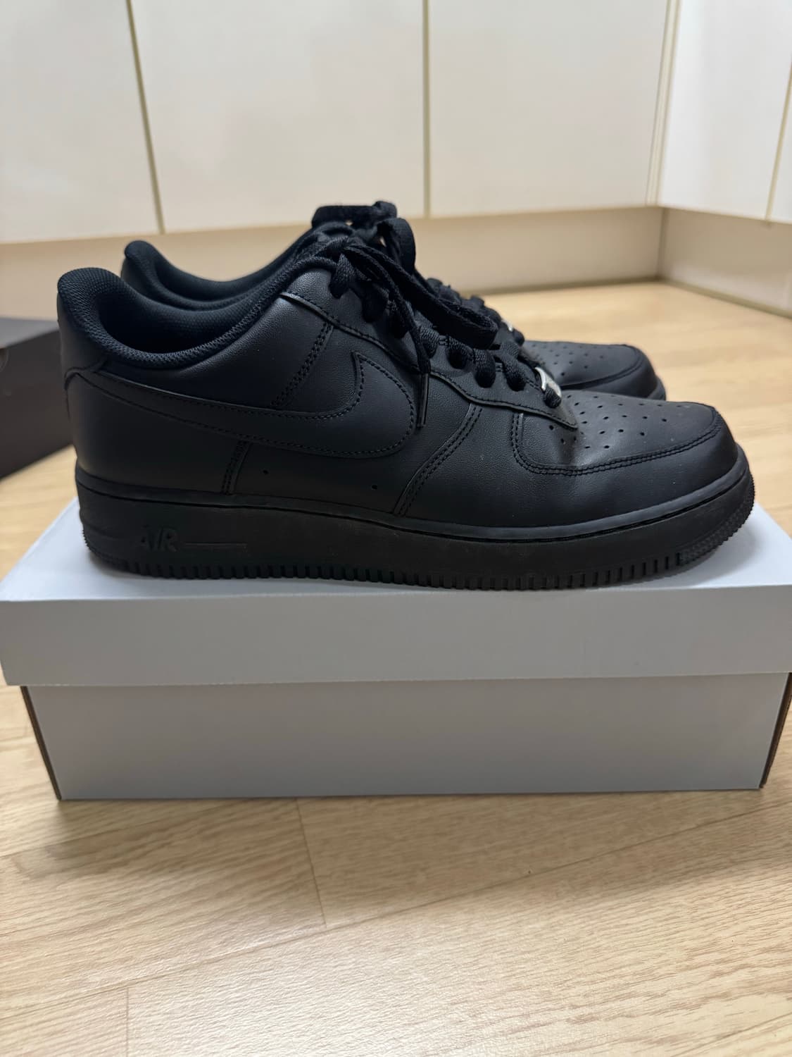 나이키 에어포스 1 '07 로우 트리플 블랙 상품이미지1