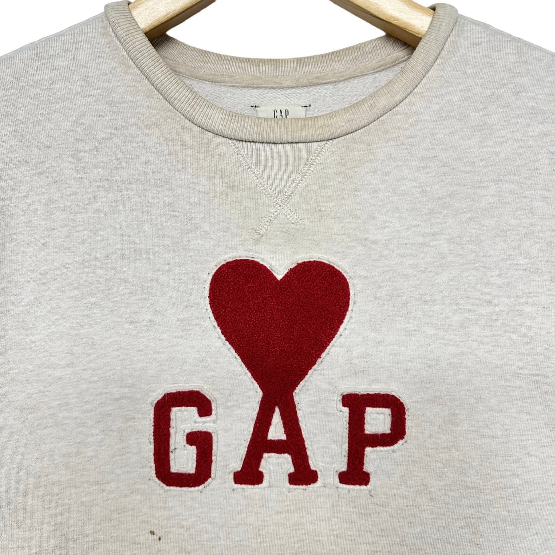 아미 Ami x 갭 하트 패치 맨투맨 오트밀 상품이미지3