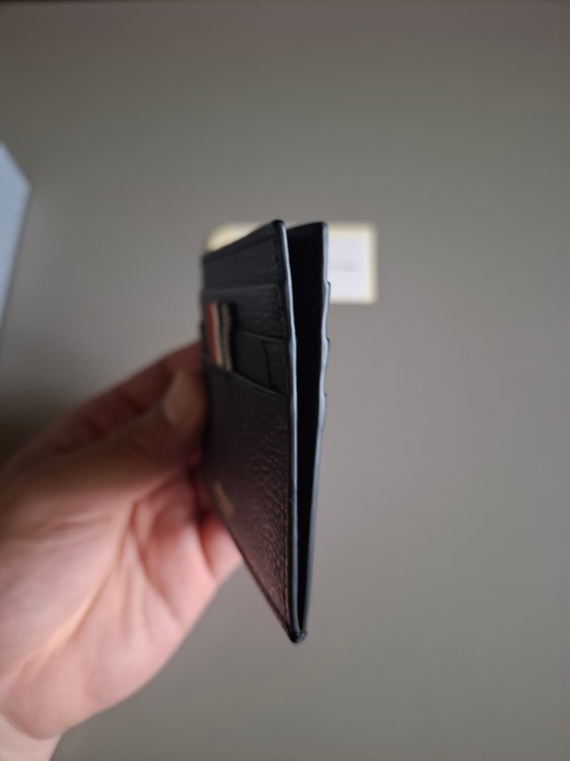 톰브라운 페블 그레인 삼선탭 카드지갑 상품이미지3