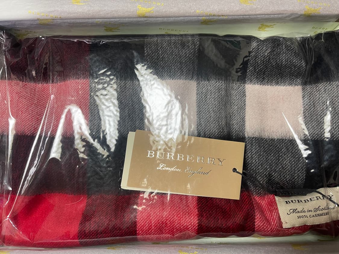 Burberry mega check cashmere 100% scarf 상품이미지1