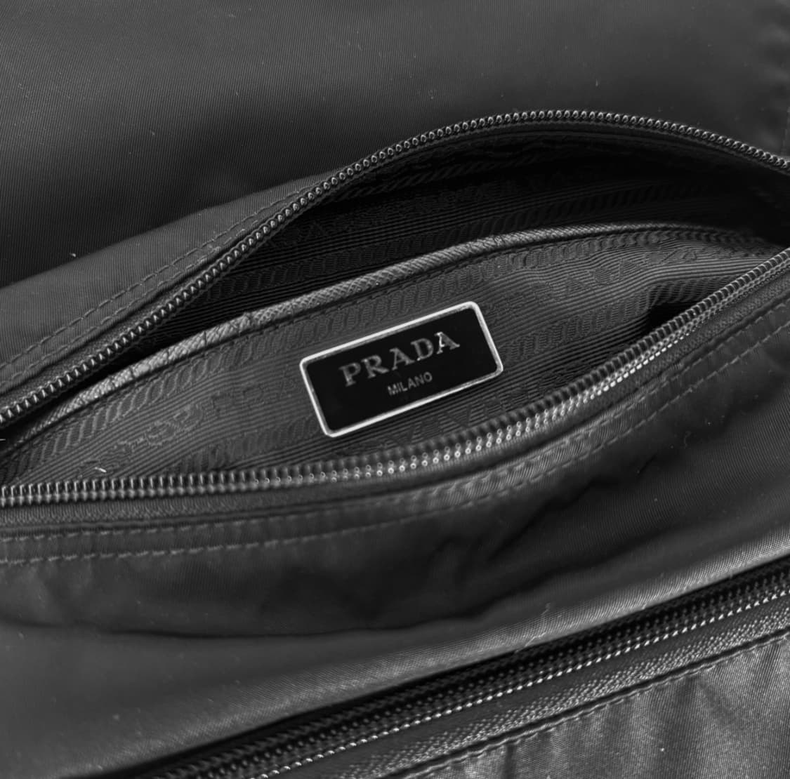 [TU] 프라다 리나일론 삼각로고 투버클 메신저백 크로스백 블랙 스몰 상품이미지9