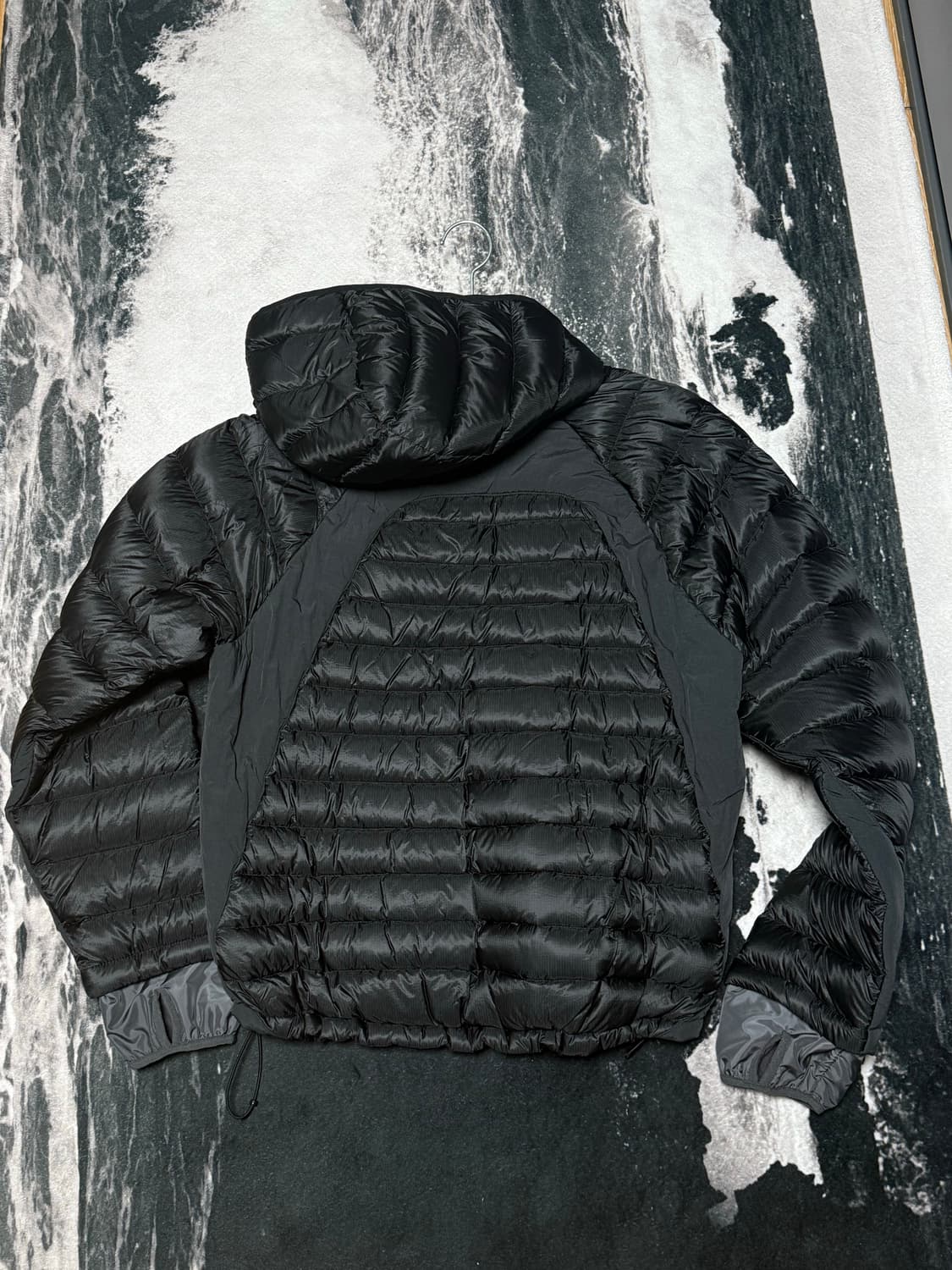 [3] 산산기어 경량패딩 패널드 푸퍼 자켓 블랙 - 24FW 상품이미지2
