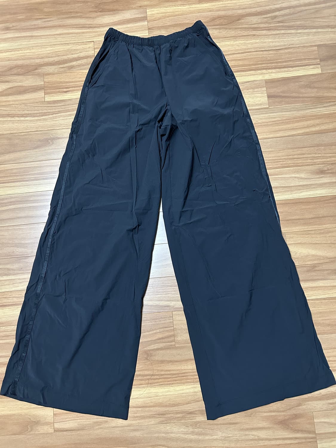 ALO 브리즈 와이드 레그 팬츠 XS 블랙 상품이미지2