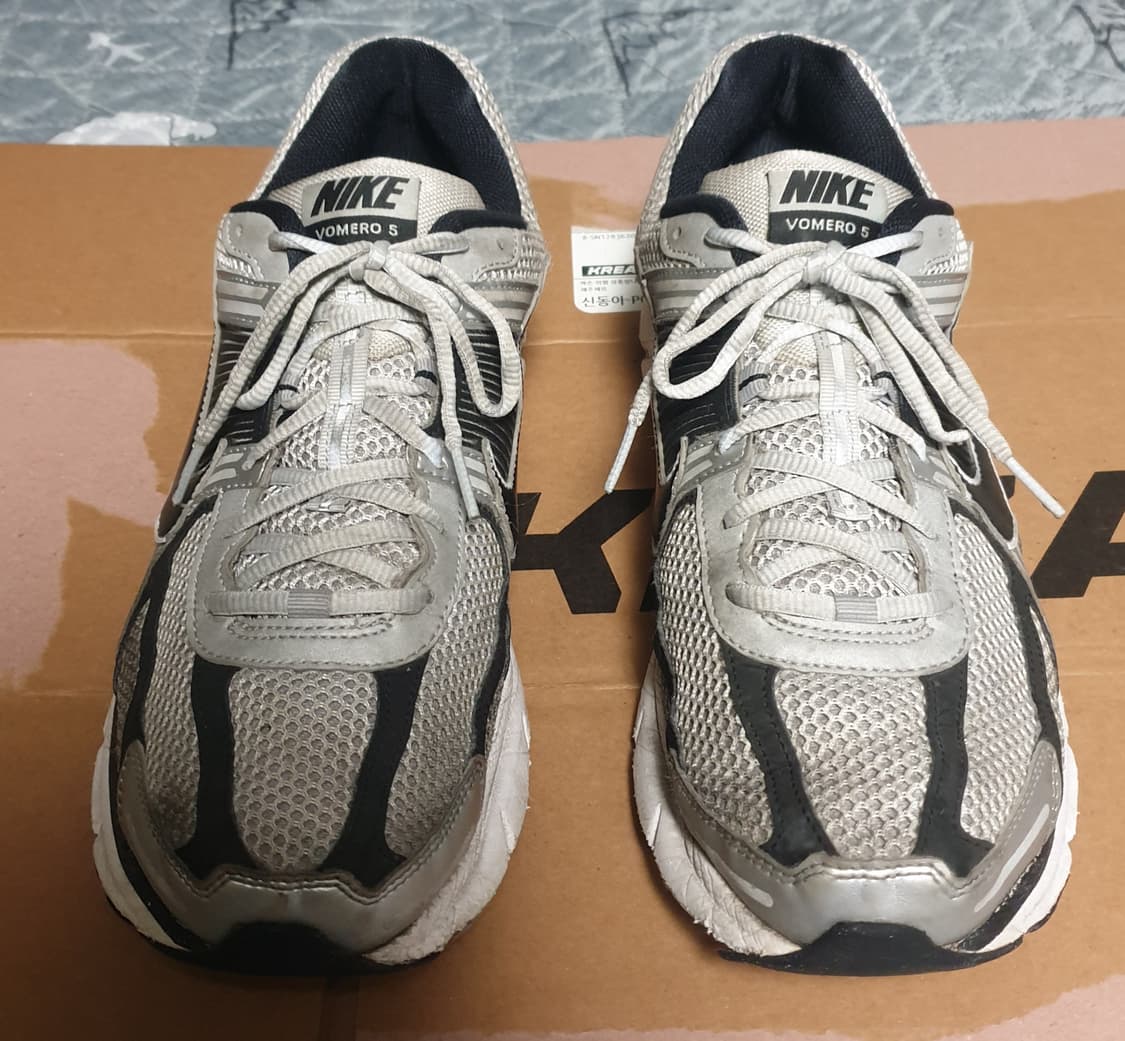 나이키 줌보메로5 메탈릭실버 블랙 (300) 상품이미지1