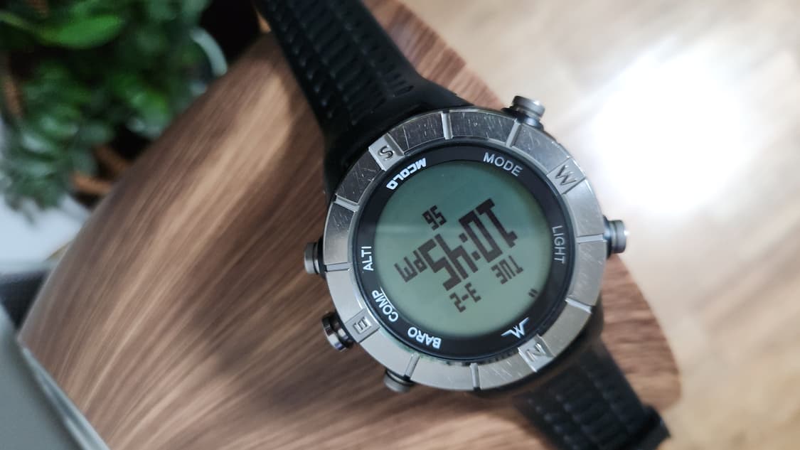 # 엠콜로 등산시계 아웃도어시계 50m 전자시계 산악시계 급처 상품이미지1